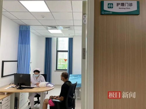 中醫(yī)護士坐門診 為市民提供特色護理服務(wù)的新模式